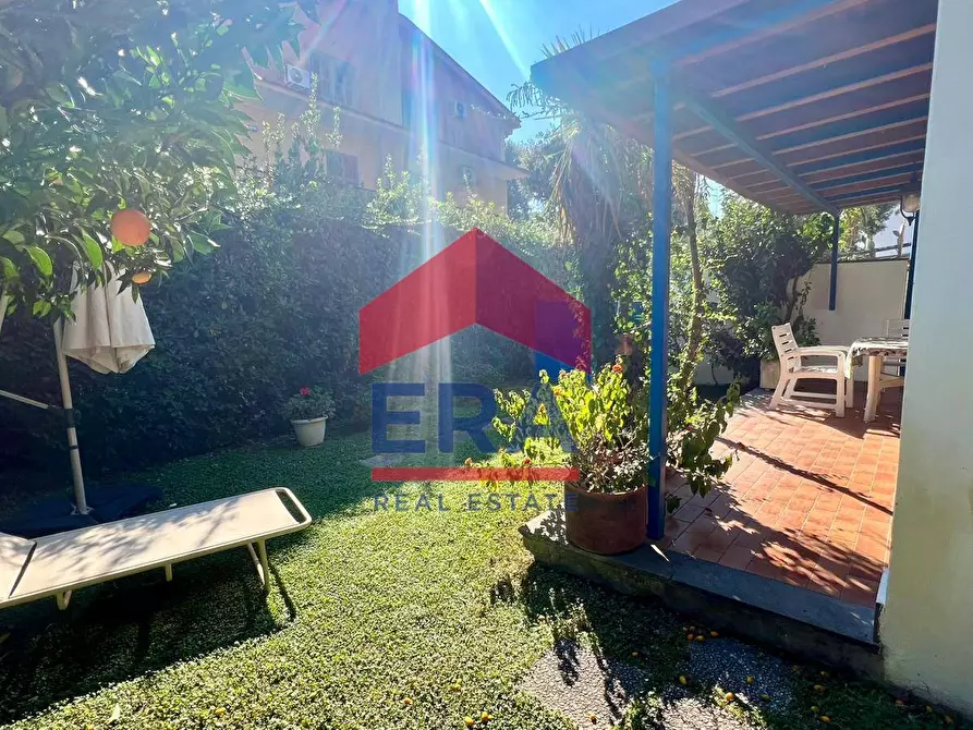 Immagine 5 di Villa in vendita  in Via Falconara 29 a Fiumicino