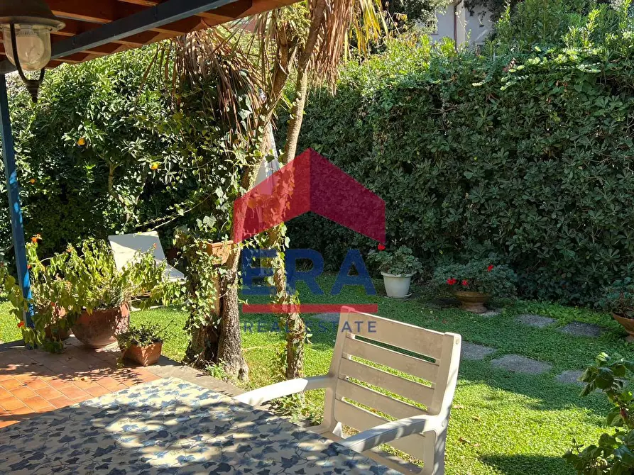 Immagine 11 di Villa in vendita  in Via Falconara 29 a Fiumicino