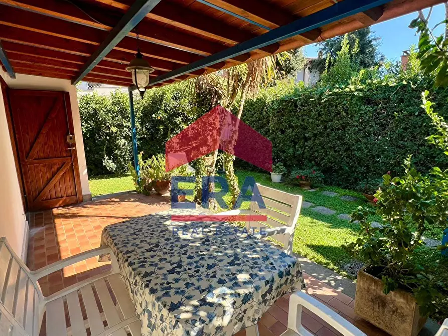 Immagine 10 di Villa in vendita  in Via Falconara 29 a Fiumicino