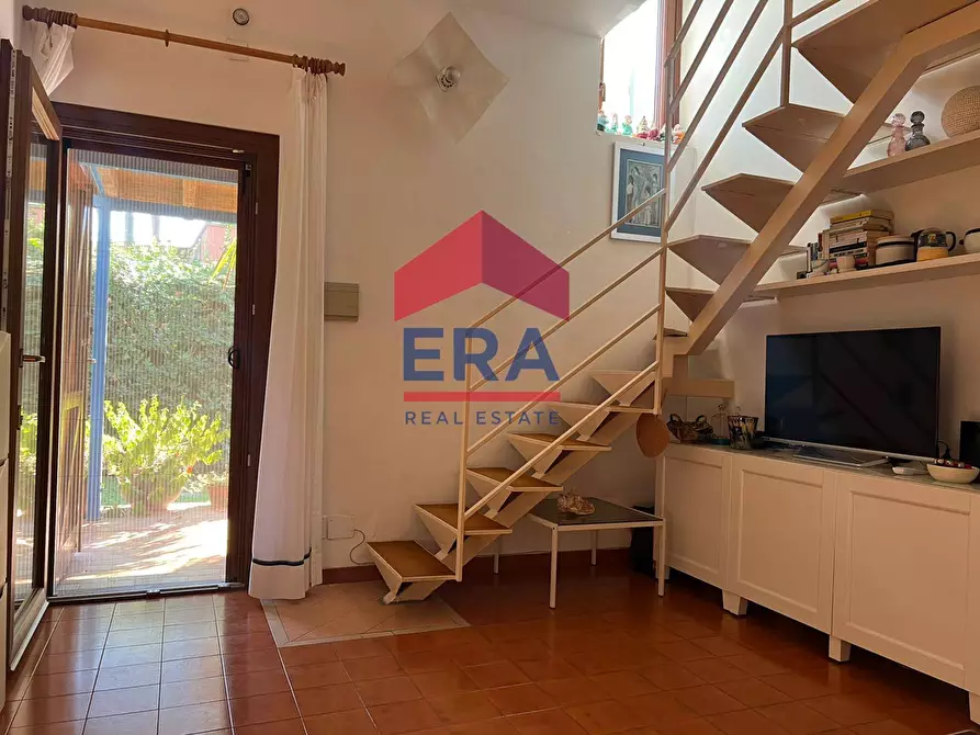 Immagine 15 di Villa in vendita  in Via Falconara 29 a Fiumicino