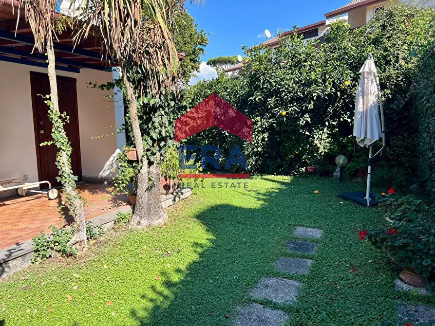 Immagine 37 di Villa in vendita  in Via Falconara 29 a Fiumicino