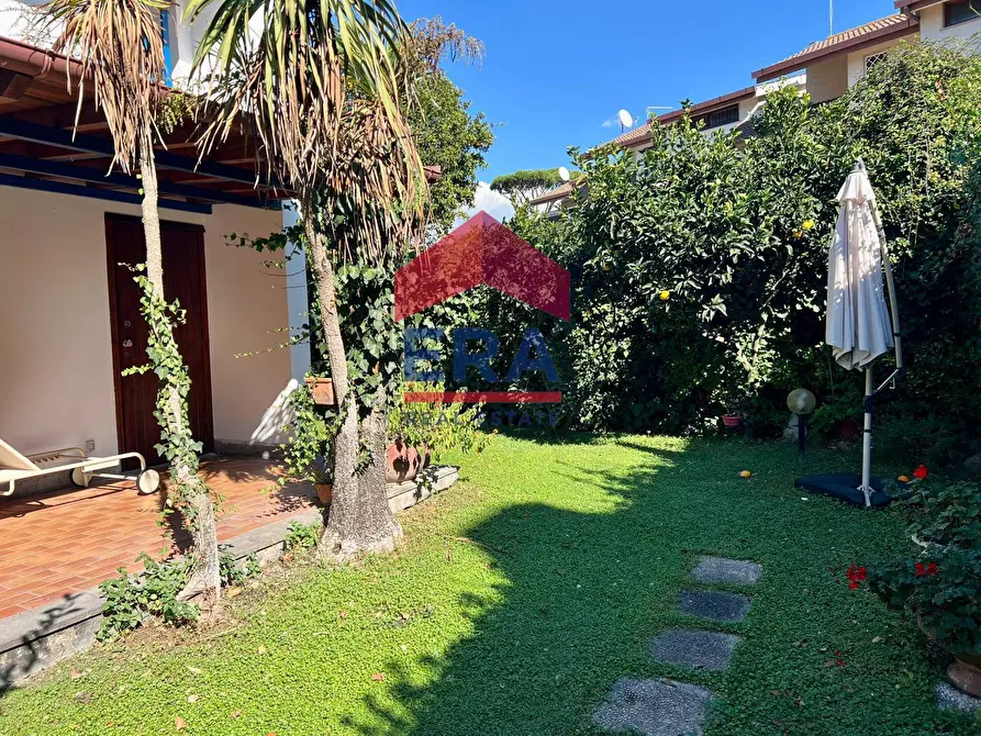 Immagine 35 di Villa in vendita  in Via Falconara 29 a Fiumicino