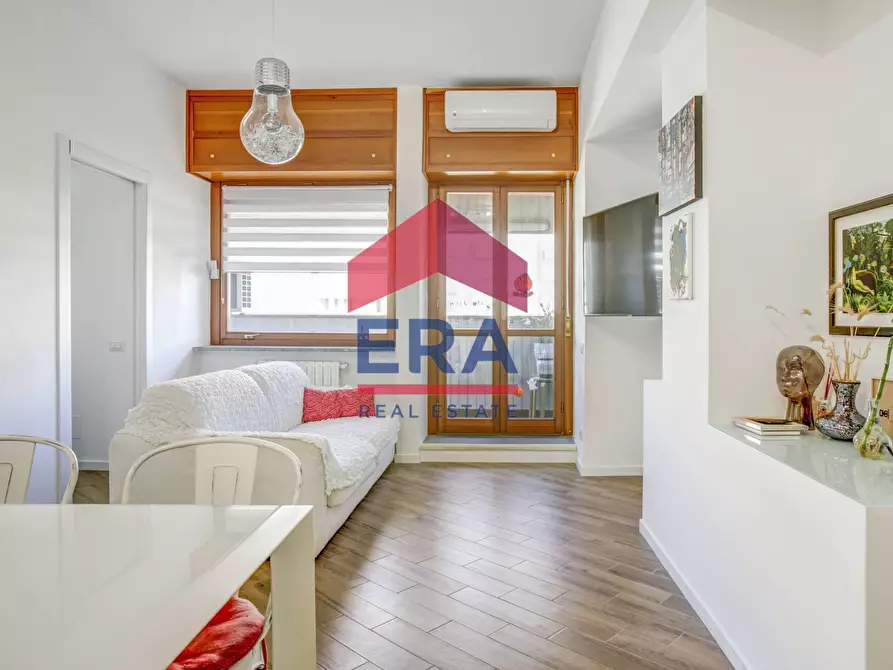 Immagine 2 di Appartamento in vendita  in Via Paolo Barison 84 a Roma