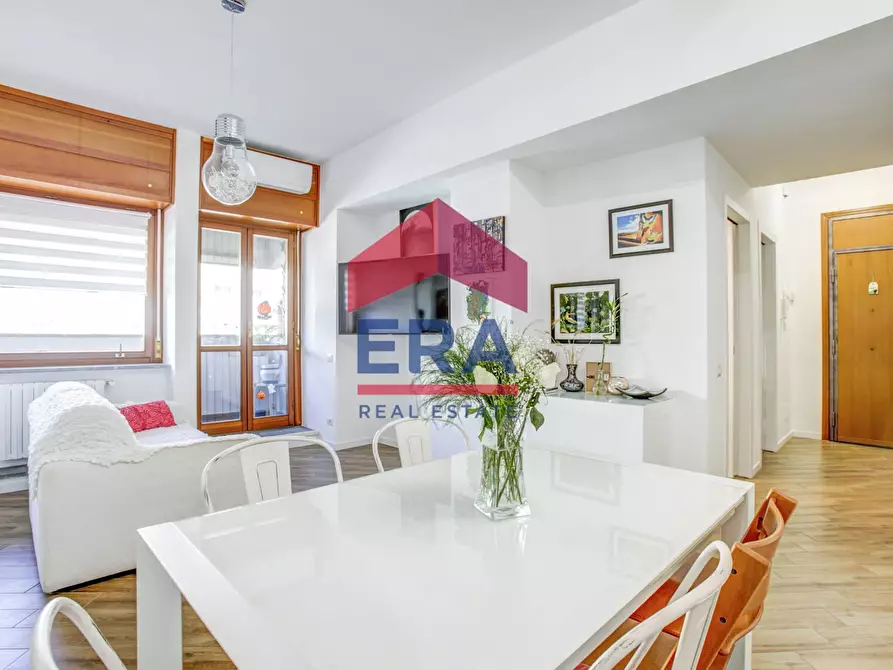 Immagine 3 di Appartamento in vendita  in Via Paolo Barison 84 a Roma