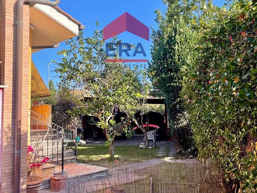 Immagine 3 di Villetta a schiera in vendita  in Via Dobbiaco 32B a Roma