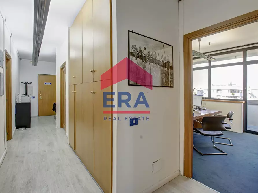 Immagine 10 di Ufficio in affitto  in Via Mar della Cina 304 a Roma