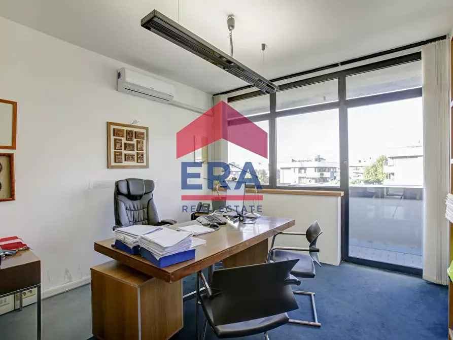 Immagine 3 di Ufficio in affitto  in Via Mar della Cina 304 a Roma