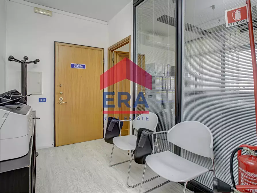 Immagine 4 di Ufficio in affitto  in Via Mar della Cina 304 a Roma
