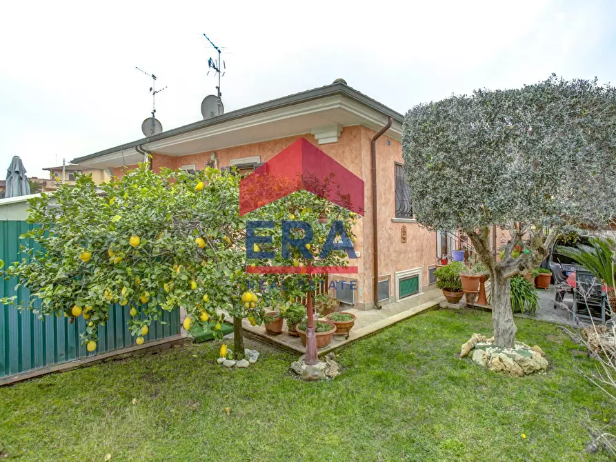 Immagine 19 di Villa in vendita  in Via Assisi 63 a Ardea