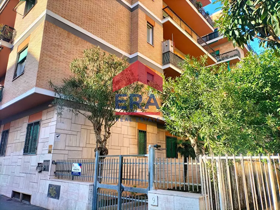 Immagine 1 di Appartamento in vendita  in Via Capo Palinuro 9 a Roma