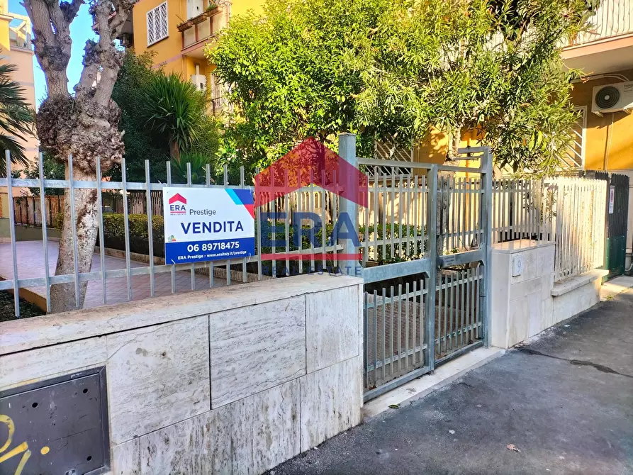 Immagine 3 di Appartamento in vendita  in Via Capo Palinuro 9 a Roma
