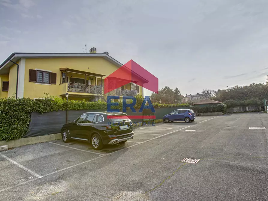 Immagine 21 di Appartamento in vendita  in Via Quadrelle 42 a Roma