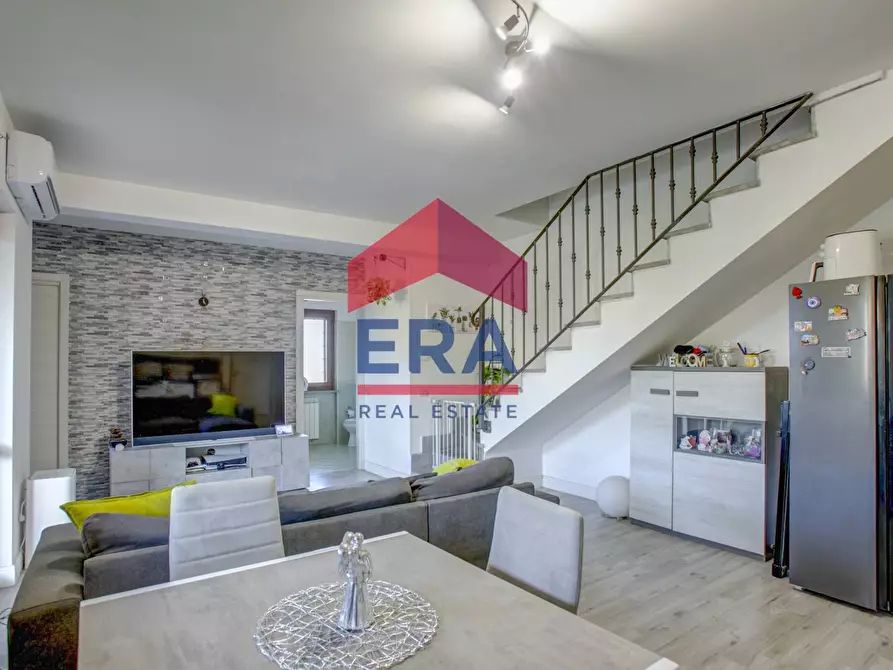 Immagine 6 di Appartamento in vendita  in Via Quadrelle 42 a Roma