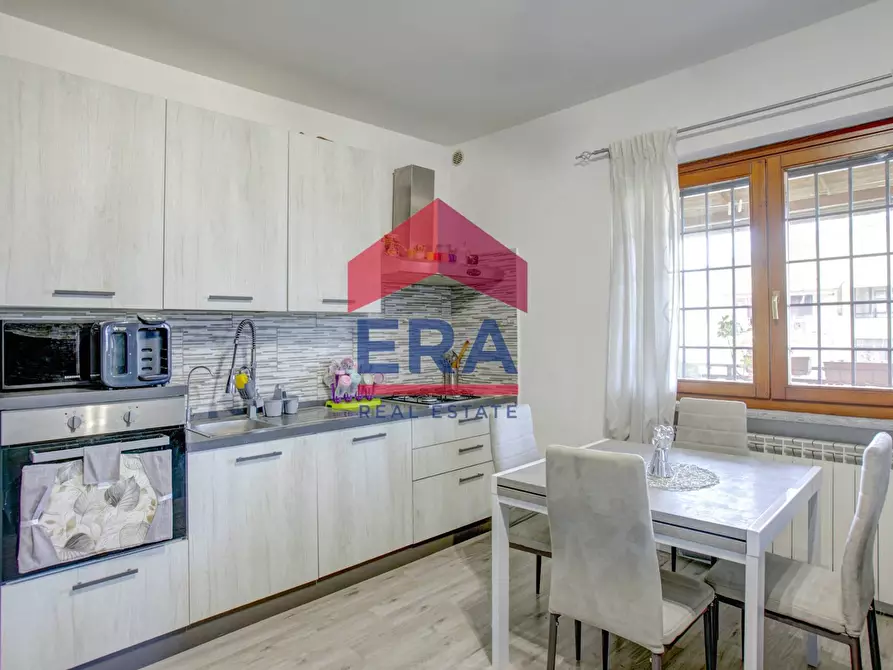 Immagine 7 di Appartamento in vendita  in Via Quadrelle 42 a Roma