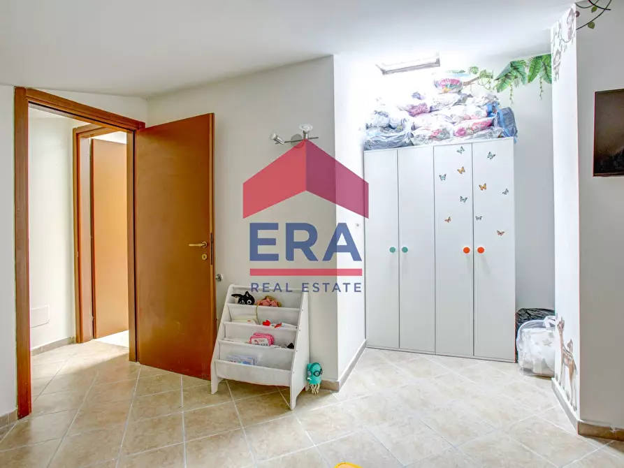 Immagine 11 di Appartamento in vendita  in Via Quadrelle 42 a Roma