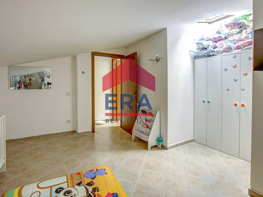 Immagine 13 di Appartamento in vendita  in Via Quadrelle 42 a Roma