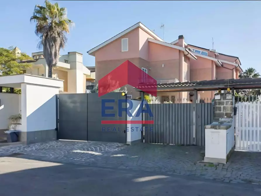 Immagine 1 di Villetta a schiera in vendita  in Via Corinna 7 a Roma