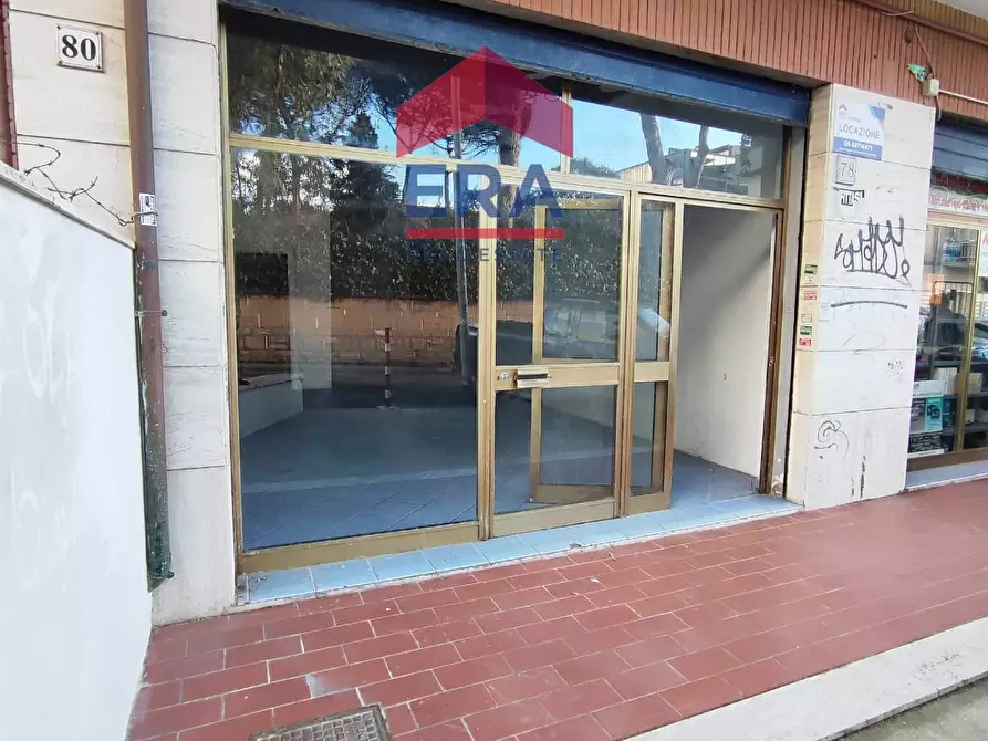 Immagine 1 di Negozio in affitto  in Via Ippolito Desideri 78 a Roma