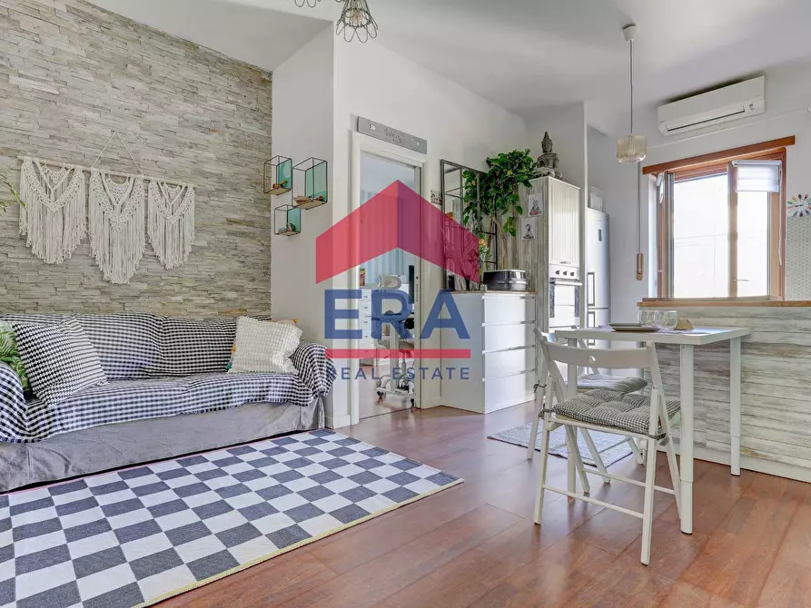 Immagine 1 di Appartamento in vendita  in Via Capo Palinuro 9 a Roma