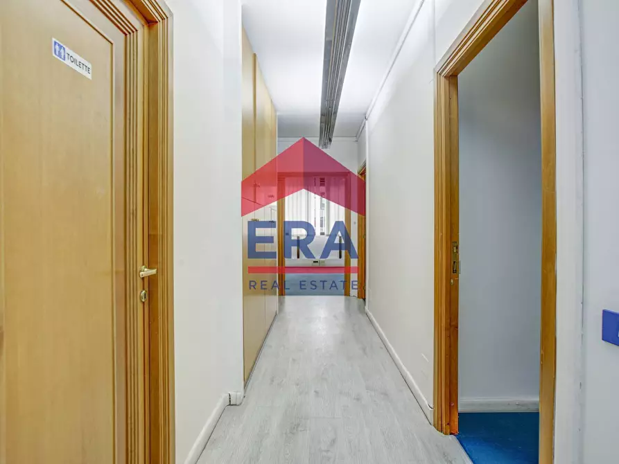 Immagine 2 di Ufficio in affitto  in Via Mar della Cina 304 a Roma