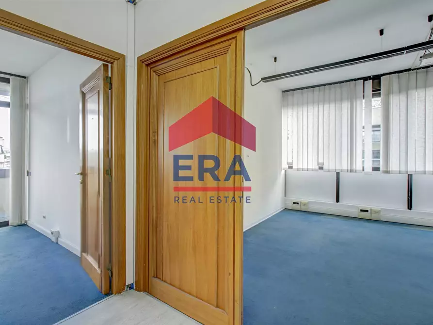 Immagine 3 di Ufficio in affitto  in Via Mar della Cina 304 a Roma