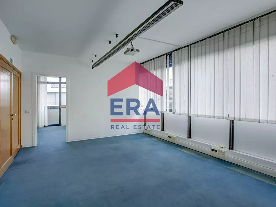 Immagine 5 di Ufficio in affitto  in Via Mar della Cina 304 a Roma