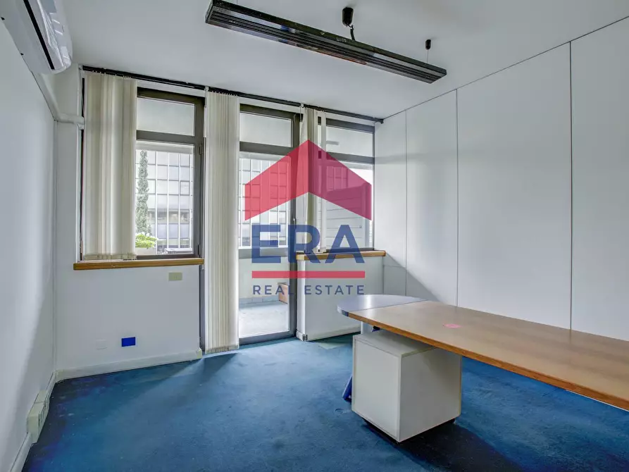 Immagine 10 di Ufficio in affitto  in Via Mar della Cina 304 a Roma