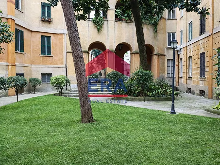 Immagine 3 di Appartamento in vendita  in Piazza Melozzo da Forlì 4 a Roma