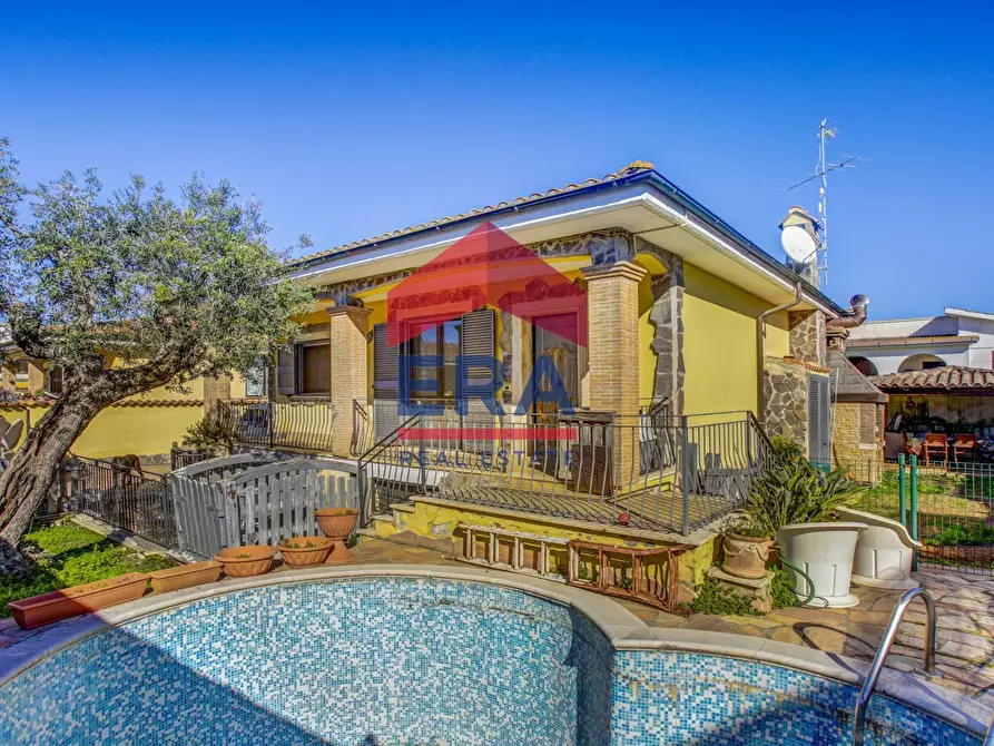 Immagine 1 di Villa in vendita  in Via di Pratica di Mare 62 a Ardea