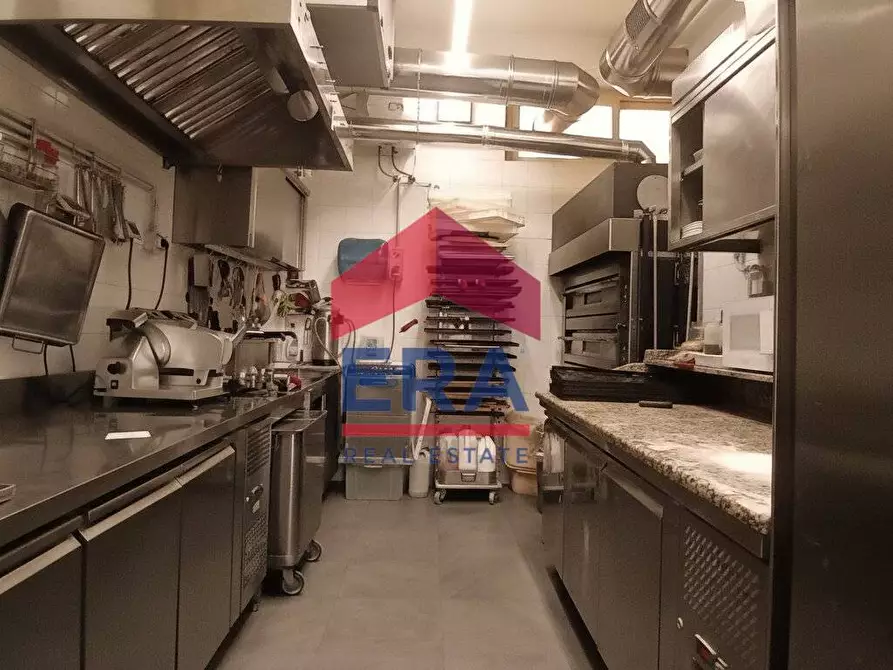 Immagine 15 di Attività commerciale in vendita  in Via Varrone 25 a Pomezia