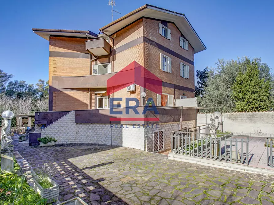 Immagine 2 di Villa in vendita  in Via Del Fosso Di Tor Pagnotta 109 a Roma