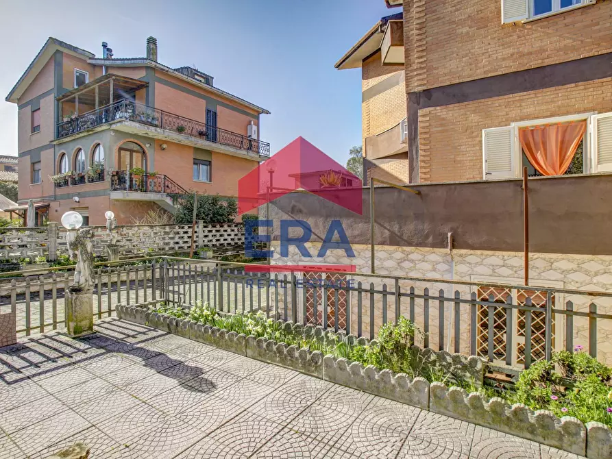Immagine 22 di Villa in vendita  in Via Del Fosso Di Tor Pagnotta 109 a Roma
