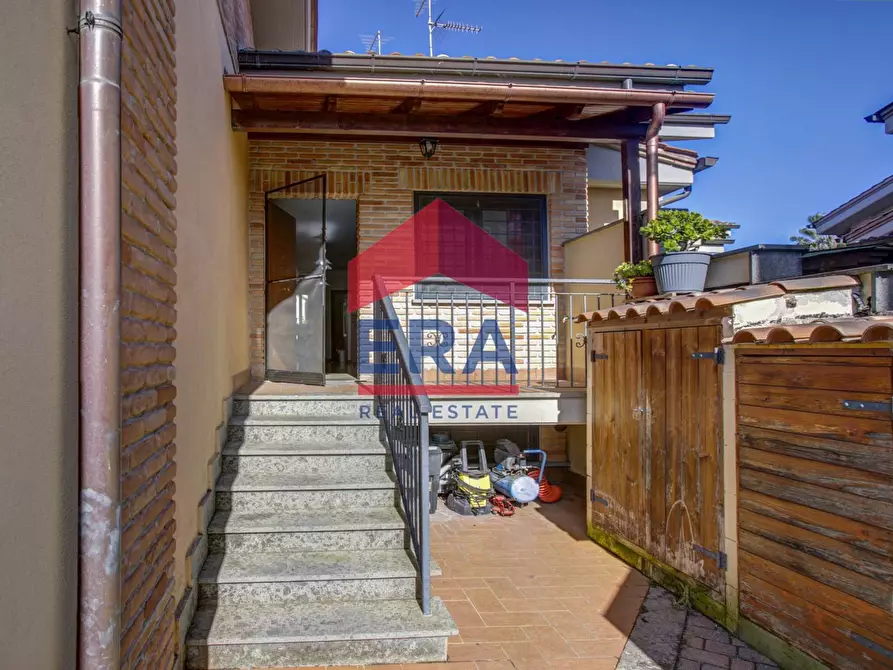 Immagine 1 di Villetta a schiera in vendita  in Via Cremosano a Roma