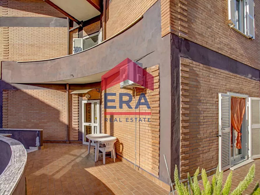 Immagine 10 di Appartamento in vendita  in Via Fosso di Tor Pagnotta 109 a Roma