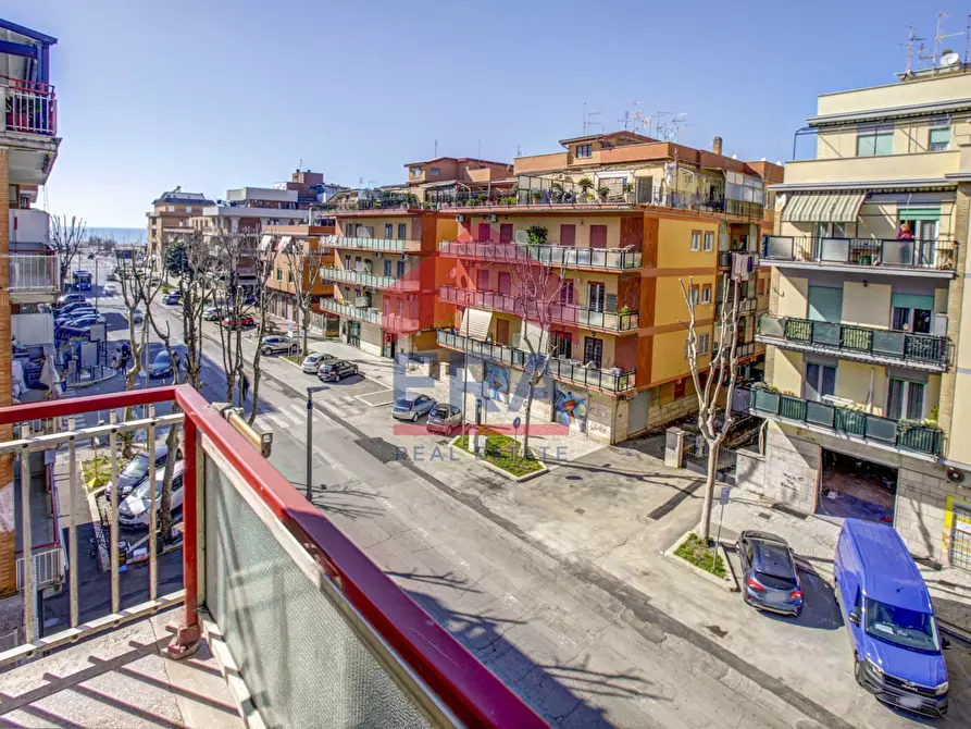 Immagine 13 di Appartamento in vendita  in Viale Danimarca 48 a Pomezia