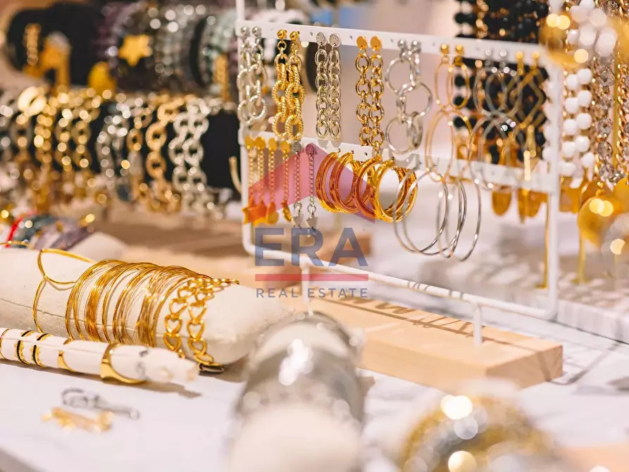 Immagine 6 di Attività commerciale in vendita  a Pomezia