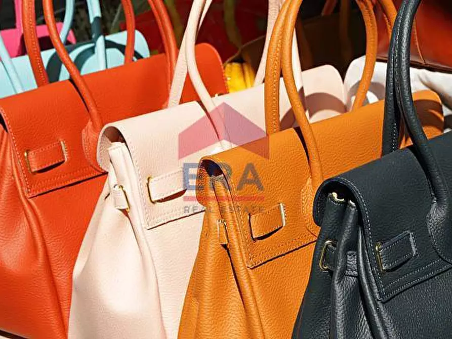 Immagine 7 di Attività commerciale in vendita  a Pomezia