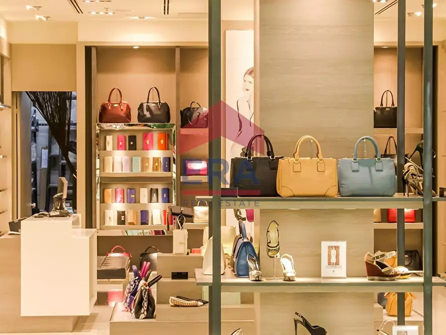 Immagine 16 di Attività commerciale in vendita  a Pomezia