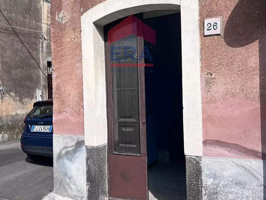 Immagine 2 di Locale commerciale in vendita  in via san giuliano 26 a Trecastagni