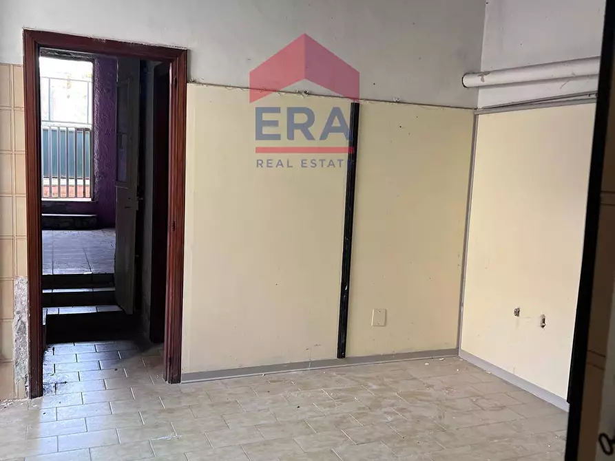 Immagine 10 di Locale commerciale in vendita  in via san giuliano 26 a Trecastagni