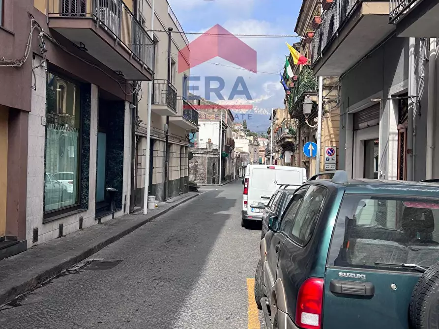 Immagine 2 di Locale commerciale in vendita  in corso sicilia 2 a Trecastagni