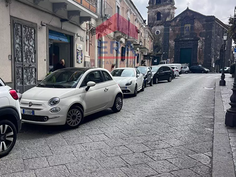 Immagine 1 di Locale commerciale in vendita  in corso sicilia 2 a Trecastagni