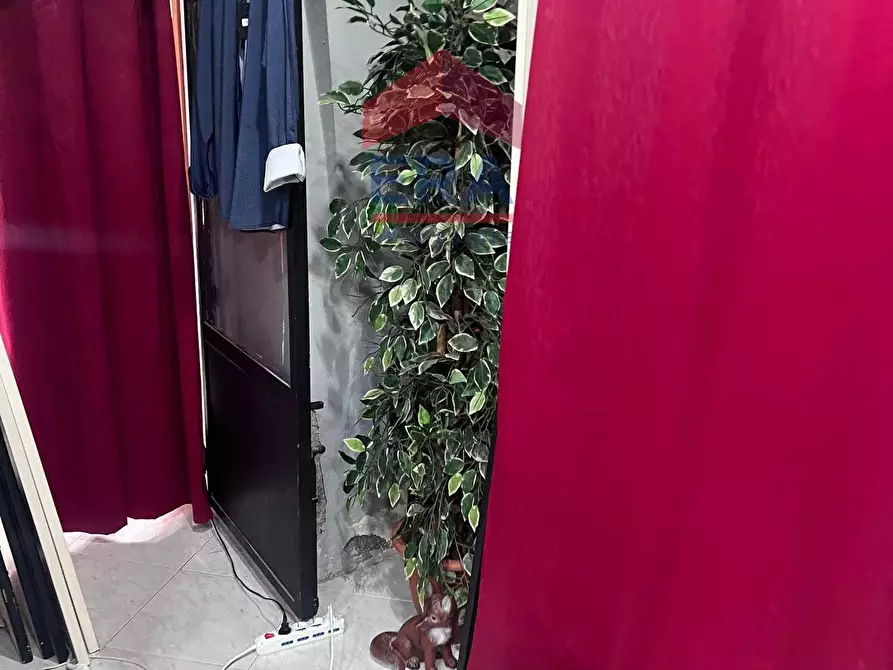 Immagine 11 di Locale commerciale in vendita  in corso sicilia 2 a Trecastagni
