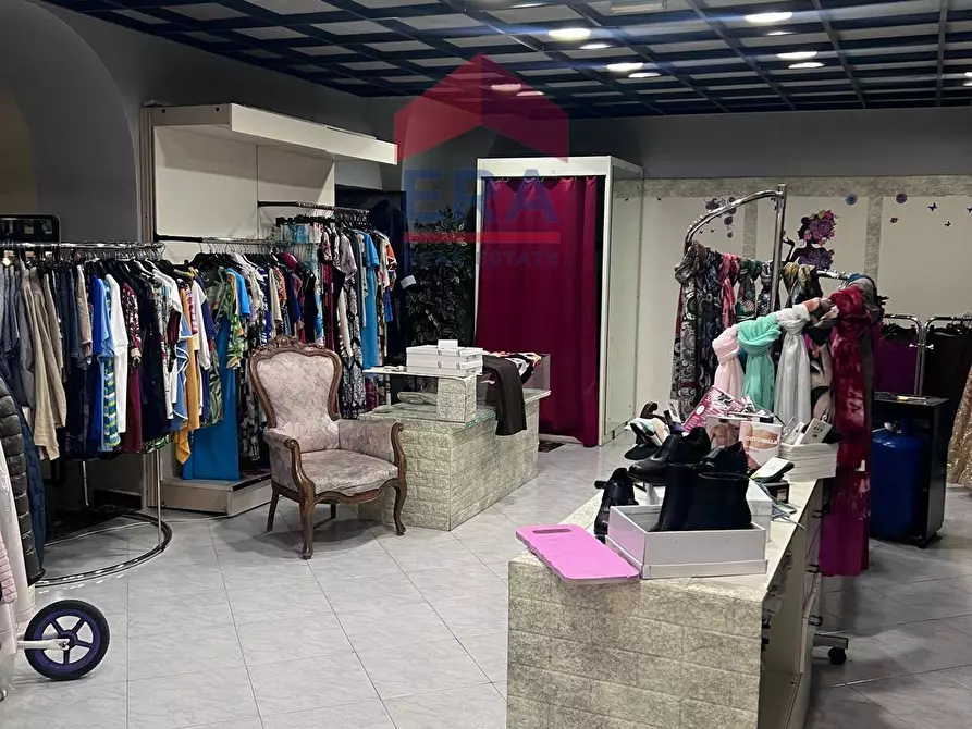 Immagine 14 di Locale commerciale in vendita  in corso sicilia 2 a Trecastagni