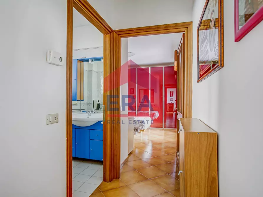 Immagine 7 di Attico in vendita  in Via Catilina 6 a Pomezia