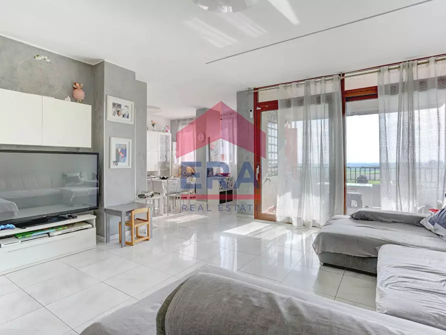 Immagine 1 di Appartamento in vendita  in viale delle Arti 11 a Pomezia