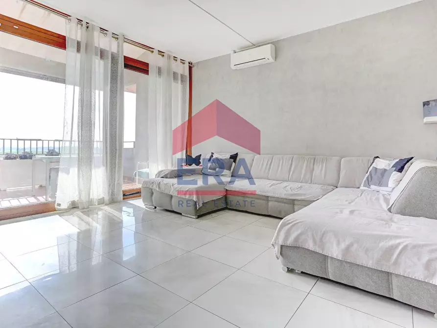 Immagine 3 di Appartamento in vendita  in viale delle Arti 11 a Pomezia