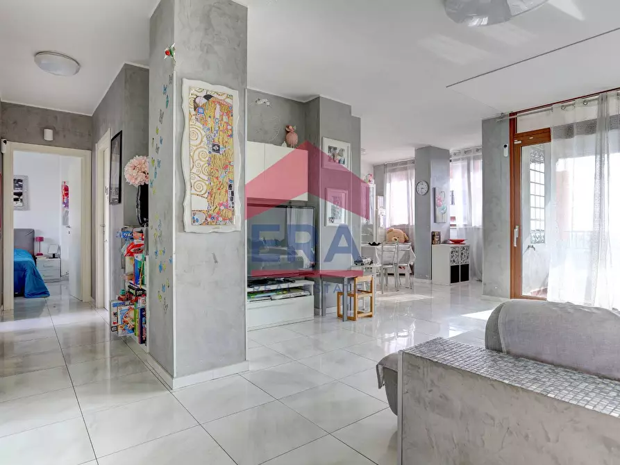 Immagine 4 di Appartamento in vendita  in viale delle Arti 11 a Pomezia