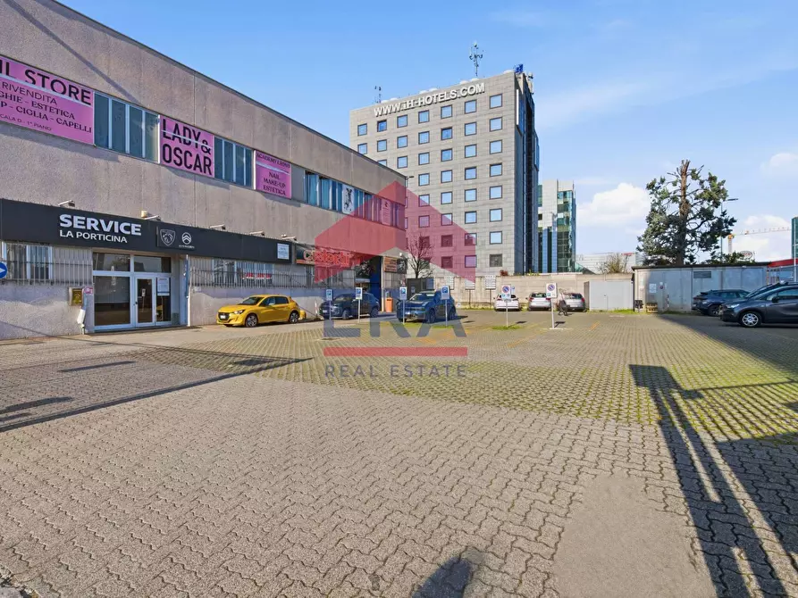 Immagine 2 di Ufficio in vendita  in via Lorenteggio 280/2 a Milano