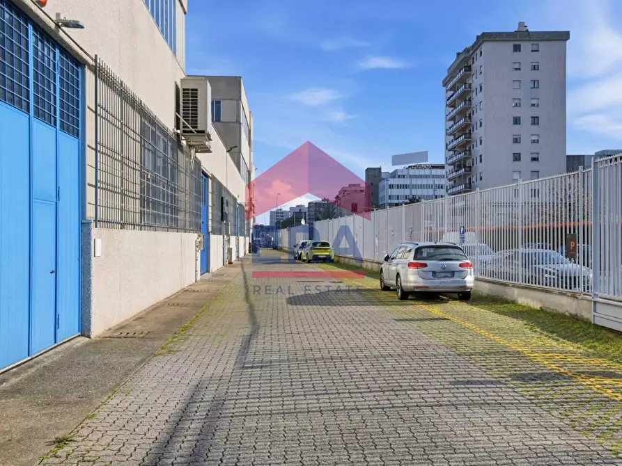 Immagine 5 di Ufficio in vendita  in via Lorenteggio 280/2 a Milano